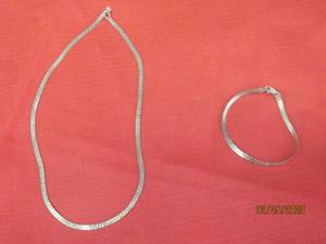 lot 2 image: 925 SILVER NECKLACE AND BRACELET