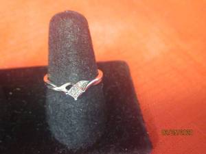 lot 9 image: 10KT RING WITH  STONES