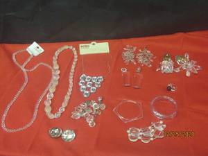 lot 55 image: LOT OF 12 PIECES ASSORTED CLEAR FASHION JEWELRY