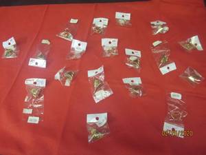 lot 59 image: 18 PIECES FASHION JEWELRY