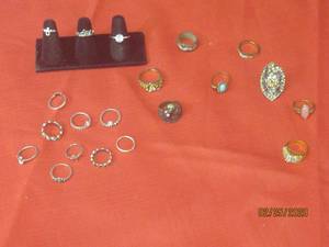lot 61 image: 20- ASSORTED RINGS