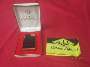 lot 66 image: VINTAGE JJJ P747 FLINTLESS ELECTRO BUTANE LIGHTER IN ORIGINAL CASE