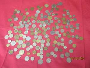 lot 78 image: GENEROUS AMOUNT OF FOREIGN COINS