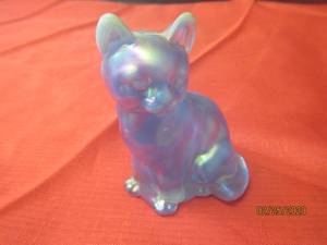 lot 82 image: FENTON FIGURINE CAT BLUE IRIDESCENT OPALESCENT
