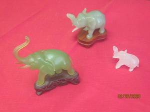 lot 83 image: 3 SMALL ELEPHANT FIGURINES