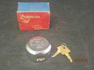 lot 94 image: AMERICAN LOCK SERIES 2000 PUCK PADLOCK WITH 2 KEYS