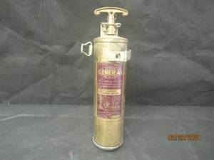 lot 103 image: VINTAGE GENERAL QUICK AID FIRE GUARD 85HD BRASS FIRE EXTINGUISHER