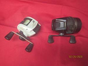 lot 113 image: 2- SHIMANO REELS -BANTAM CORIOLIS CO-2008 -SHIMANO FX-2 FIGHTING DRAG SYSTEM