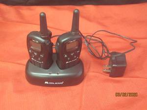 lot 137 image: MIDLAND WALKIE TALKIES WITH CHARGING BASE