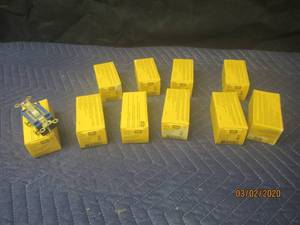 lot 186 image: 10- HUBBELL COMMERCIAL SWITCH SPECIFICATION GRADE SINGLE POLE (IVORY ) CS115IA