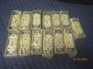lot 192 image: 13-EAGLE 826V &amp 1107V DUPLEX GROUNDING RECEPTACLE 15A-250V&nbsp