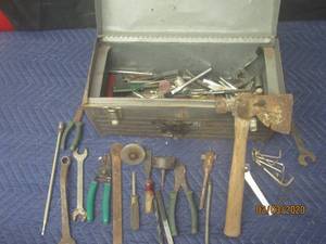 lot 209 image: MISC TOOL LOT INCLUDING TOOL BOXSEE PICS