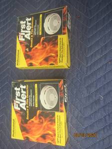 lot 214 image: 2- PROFESSIONAL FIRST ALERT SMOKE &amp FIRE DETECTOR SA670