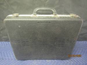 lot 224 image: VINTAGE 1990S DOSKOCIL BLACK&nbsp HARD CASE LUGGAGE
