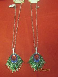 lot 225 image: 2- PARIS COLLECTION REDGREEN&nbsp GEMSTONE&nbsp CHUNCKY PEACOCK PENDANT 24 INCH NECKLACES