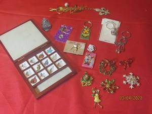 lot 228 image: ASSORTED CHARMS BROOCHES AND MORE