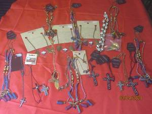 lot 230 image: 20 ASSORTED NECKLACES