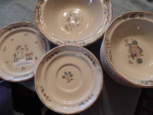 lot 109 image: INTERNATIONAL CHINA COMPANY - HEARTLAND  -    MEDIUM SERVING BOWL  9 SOUP CEREAL BOWLS  1  DESSERT PLATE,  7 SAUCERS  - 18 PCS
