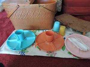 lot 111 image: WOVEN PICNIC BASKET  BLUE PLATES X 2,  AND CUPS   PINK PLATES X 4   ORANGE PLATE & CUP