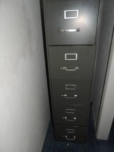 lot 115 image: 5 DRAWER METAL FILE CABINET GREY  60 X 15W X 27 D