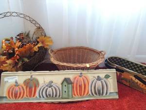 lot 39 image: WALL POCKET, SUNFLOWER BASKET  WICKER TRAY,  BASKET, PUMPKIN & BIRDHAOUSE TINS X 5