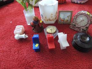 lot 46 image: CANDLES  VASES, DESK CLOCKS, NIGHT LIGHT