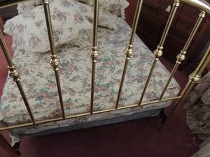 lot 56 image: GOLD METAL HEADBOARD - FULL SIZE