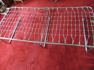 lot 54 image: METAL COT - TWIN SIZE - NO MATTRESS
