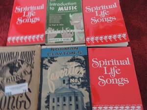 lot 78 image: MUSIC BOOKS - SHEET MUSIC  QTY 7  - WORLDWIDE CHURCH SONGS SPIRITUAL LIFE X3 GOSPELS INTRO TO MUSIC