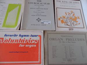 lot 87 image: MUSIC BOOKS - SHEET MUSIC  QTY 5  - LITURGAL YEAR  BACH ORGANIST PORTFOLIO  VOLUNTAIRIES FOR ORGANS  KING OF LOVE