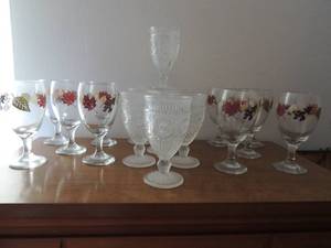lot 91 image: GLASSWARE - FALL FOLIAGE WINE GLASSES X 10  & EMBOSSED FROSTED GLASSES X 7