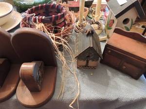 lot 101 image: GLASS COOKIE STAMP, BOOK ENDS,  BIRD HOUSES, SPOON TRAY, MINI DESK,  BASKETS CANDLES   AND MORE