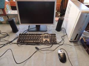 lot 139 image: DELL INSPIRON 530S COMPUTER -  TOWER, KEYBOARD & SCREEN