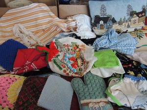 lot 140 image: ASSORTMENT SCARVES, OVEN MITTS, PILLOWS, APRONS, KITCHEN TOWELS