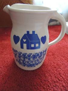lot 147 image: POTTERY PITCHER - WHITE WITH BLUE HOUSE &  2 HEARTS