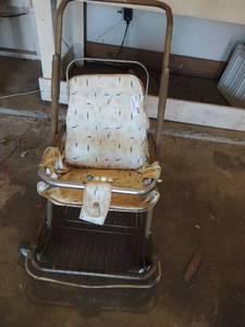 lot 157 image: VINTAGE  RETRO BABY STROLLER
