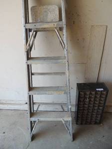 lot 165 image: 5 FOOT STEP LADDER  &   NUTBOLT BIN - 60 DRAWERS    WITH CONTENTS