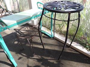 lot 119 image: YARDPATIO TABLE X 3