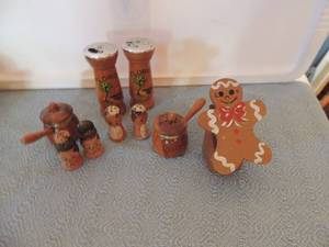 lot 133 image: WOODEN  DECORATIONS -  SALT & PEPPER SHAKER - FLORIDA   ROCKING HORSE  GINGERBREAD MAN   3 ADDITIONAL SETS OF SALT & PEPPER SHAKERS