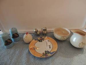 lot 134 image: NORITAKE  LEMON PLATE  ARIZONA SALT & PEPPER  PITCHER & BOWL - ITALY   CHICKEN SALT SHAKER