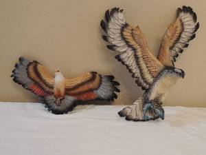 lot 62 image: FRASER ART BY BOSSONS - OSPREY - WINGS OUT - 17 X 7 12 HANDPAINTED  OSPREY FISH HAWK  16 12 H X 14 12