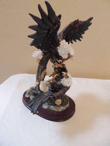 lot 65 image: Large bald eagle statue made in China American spirit size 13 high x 10 wide