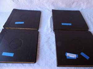 lot 70 image: VICTROLA RECORDS 4 BOOKS 36 RECORDS - ARTISTS INCLUE  HIHJ HATERS, FRANK CRUMIT, JOHN MCCORMICK, BIUEA STEELE, SONNY CLAPP, HOTEL BILTMORE ORCH., STEVEN FOSTER, GEPRGE WHITE, HARRY SMITH, VICTOR HERBERT, CHARLIE DAVIS, MACK GORDON, ALMA GLUCK & MORE