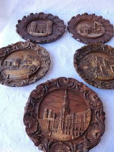 lot 73 image: PLAQUEPLATES  WOOD LOOK - LICHTENBERG BEI KUSEL   NEUSCHWANSTEIN  MUNCHEN RATHAUS  GAEMISCH PARTEN KIRCHUM PORTA NIGRA-TRICR QTY 5