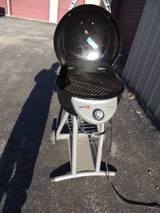 lot 97 image: CHAR-BROIL PATIO BISTRO 240 TRU-INFARED  550 DEGREES - ELECTRIC GRILL