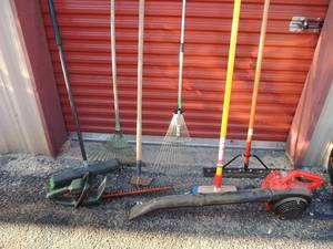 lot 99 image: TROY BILT LEAF BLOWER TB926B (GAS), GARDEN PLUS EXPANDABLE STEEL RAKE 56, PUSHBROOM, BLACK & DECKER 18 TRIMMER,  BRUSH,  HOE