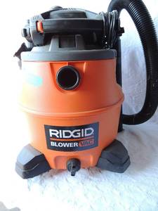 lot 105 image: Rigid blower vac 16 gal 6.5 HP peak up