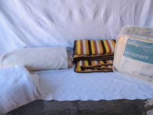 lot 123 image: Brown and yellow crochet blanket, King NIB microfiber blanket white king be throw and white embroidered king size heavy blanket