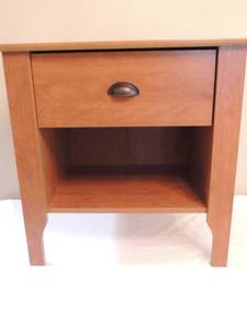 lot 57 image: SAUDER SIDE TABLE - LIGHT ROWN - 1 DRAWER & SHELF AT BOTTOM - 24 X 24 X 15