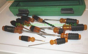lot 9 image: Screw driver set with storage box